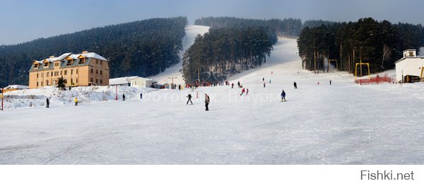 Да и в самом Белорецке (25км от Абзаково) тоже новая горнолыжная база. С подъемниками с пушками с подсветкой, с проживанием за 800 рублей, с красивейшей природой!!!!Горнолыжка строиться и развивается