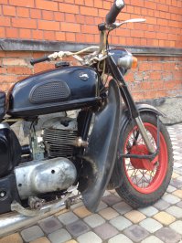 А я никогда на мотоциклах не ездил но в 27-м стал приобщаться с помощью дедова Восхода-2, простоявшего почти 20 лет в сарае и на улице (с момента смерти деда, собственно). Дела идут медленно - сейчас он разобран под мойку рамы, покраску заднего колеса и переборку движка для профилактики.