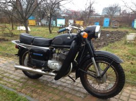 А я никогда на мотоциклах не ездил но в 27-м стал приобщаться с помощью дедова Восхода-2, простоявшего почти 20 лет в сарае и на улице (с момента смерти деда, собственно). Дела идут медленно - сейчас он разобран под мойку рамы, покраску заднего колеса и переборку движка для профилактики.