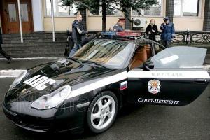 -Мы стали жить лучше, - сказало правительство. 
-Мы за вас рады, - ответил народ.