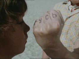 На Харьковщине женщина избила женщину ГУСЯМИ по лицу