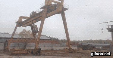 представляю как там крановщик навалял