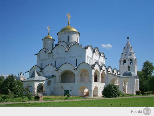 Вот красивые храмы в городе Суздаль! :)