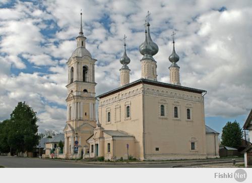 Вот красивые храмы в городе Суздаль! :)