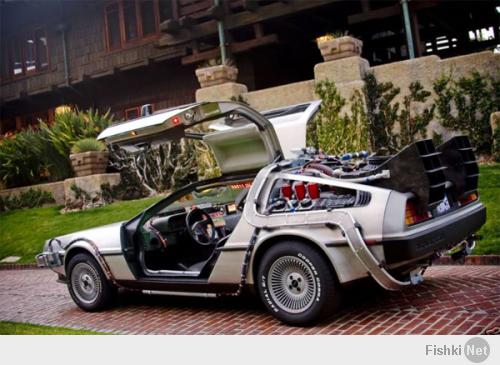 По мне так Delorean из Back to the future (Назад в будущее)