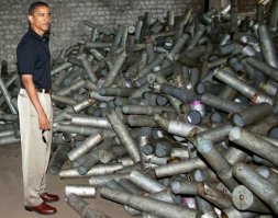 Обезьяна с боеприпасом!!