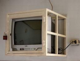 блин, да это ж вызов для русского человека... 
"попробуй укради, ну давай, попробуй, чё, слабо, да, слабооо?"