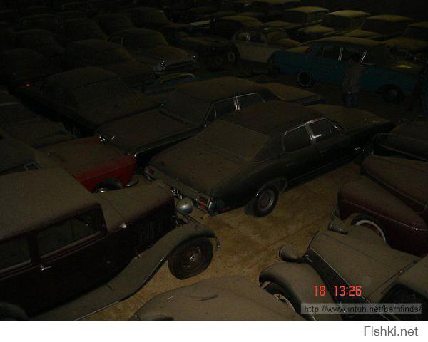 Вот находка так находка--
Бывший военнослужащий вышедший на пенсию решил вложить деньги с умом. Его бизнес-проектом стало приобретение старой фермы, хозяйка которой давно умерла, а участок земли и прилегающий к нему ангар продавался для покрытия долгов и кредитов. 15 лет дом находился на продаже, пока не нашел своего счастливого обладателя.
Покупателем фермы стал бывший военнослужащий из Португалии.

На осмотр дома меня пригласил риэлтор, с которым мы обошли всю ферму. Он так же показал мне ангар, двери которого были заварены, открыть его никто так и не удосужился, потому что никто не хотел брать на себя эти расходы.

Бывшим владельцем фермы оказался автомобильный диллер, работающий еще в 70-х годах. А ангар был полон раритетных автомобилей, количество которых было равно 180. Так, бывший военный, пожелавший сменить род деятельности на аграрный, стал богаче на 35 миллионов долларов.