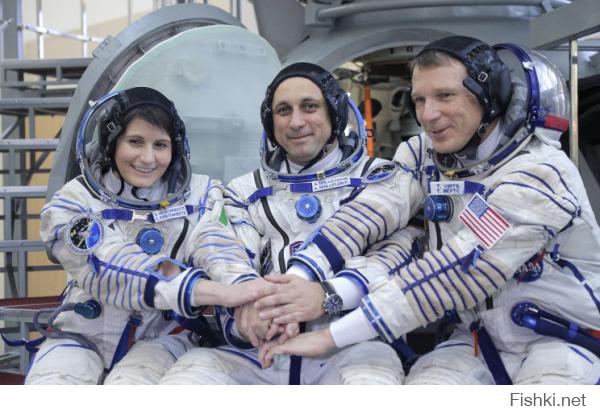 Госкомиссия утвердила состав экипажа очередной длительной экспедиции на МКС
Космос  
 
22 ноября, 18:37 

На МКС полетят космонавт Роскосмоса Антон Шкаплеров, американец Терри Вёртс и астронавт ЕКА Саманта Кристофоретти

На пилотируемом корабле "Союз ТМА-15М", старт которого намечен на 24 ноября в 00:01 мск, на МКС полетят космонавт Роскосмоса Антон Шкаплеров, американец Терри Вёртс и астронавт Европейского космического агентства (ЕКА) Саманта Кристофоретти. Их дублеры - российский космонавт Олег Кононенко, астронавт NASA Челл Линдгрен и японец Кимия Юи - будут находиться в "режиме ожидания" до самого старта "Союза". Его стыковка с МКС будет проведена по короткой шестичасовой схеме.



Война войной, а обед по расписанию. Радует, что независимо от всемирных свар космос осваивается без политики "батутов". Всё-таки в НАСА и Пентагоне немало здравомыслящих людей, которые считают проблемы Укропии и ИГ не стоящими внимания, когда речь идёт о действительно важных для планеты вещах.