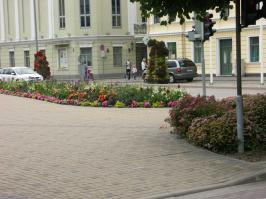 тупости везде хватает, а вот красоты в России нету...