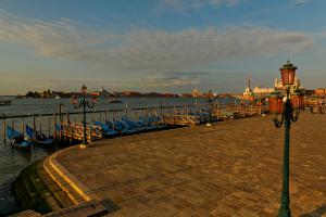 Свою зарисовку из Венеции вспомнил...