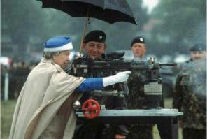 Вот серия фото
1) Порашенко добивает раненых из снайперской винтовки
2) Парашенко расстреливает из пулемета мирных жителей
3) Королева Аеликобритании расстреливает Шотландцев
4) Президент США Роналд Рейган добивает бортпроводника