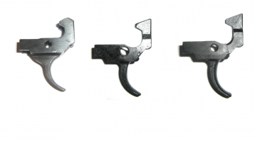 Новое это всегда хорошо, все таки Калаш устарел. Хотя наши потомки долго будут откапывать окаменевшие остатки этого шедевра.
Но создатели нового АЕК-971 явно экономят, спусковой крючок сделан из листовой стали, раньше был из литья. Почему на это обратил внимание? Просто когда я не собирался произвести выстрел (даже при установленном предохранителе), указательный палец, от греха подальше, заталкивал как раз за спусковой крючок. На новом автомате так делать будет ИМХО не комфортно, все таки острая грань.
С другой стороны, не буду сильно критиковать АЕК, я его в руках не держал.