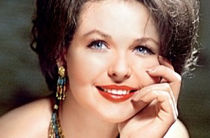 Красивая женщина!!! Великолепная женщина!!! Шикарная актриса!!!
Крепкого здоровья, долгих лет жизни!!!