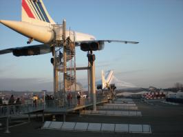 Они в этом музее рядом два конкурента стоят, а вообще музей шикарный, по самолетам ходишь, они качаются, а внутри правда пусто, только кабина пилотов осталась и та за стеклом.