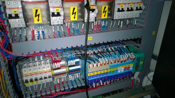 А у нас как-то вот так, с самого начала мимишно, принтером для термоусадки всё промаркировано, всё по проекту: