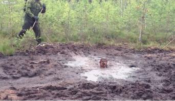 Бездонные российские дороги! Враг не пройдет!