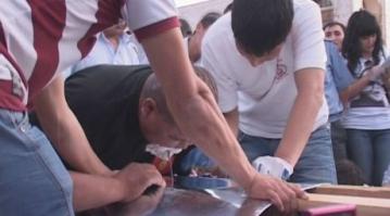 Он их вытащет