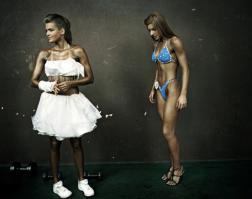 Эти девушки-культуристки,по-моему, анорексией скорее болеют, чем занимаются спортом.