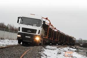 Вот вариант из сделанный из серийного МАЗа. Не такой навороченный, но зато, наверняка, дешевле.
