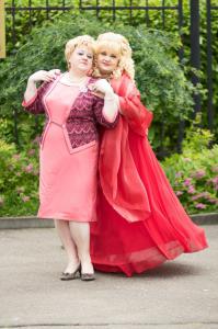 кстати вот истинные "ГЕРОИНИ" сюжета 
Валентина Иванова (мама)
Алена Иванова (дочка) данные с ютуба vk.com/id221820489