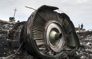 Боинг МН17 «уронили» Штаты
Александр Дмитриевский
27.02.2015 - 07:07

Косвенные доказательства спланированной катастрофы над Донбассом 

О том, что крушение рейса МН17 в Шахтёрском районе ДНР вряд ли было обусловлено случайным стечением обстоятельств, заставляют задуматься многие факты. Недавно выяснилось, что за сутки до катастрофы американские спутники дистанционного зондирования Земли проявляли совершенно не характерную ранее активность над районом происшествия.