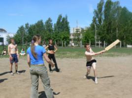 А КАК ЖЕ ПРО ЛАПТУ НЕ ЗАПИЛИЛ ТО...
Лапта́ — русская народная командная игра с мячом и битой. Упоминания о лапте встречаются в памятниках древнерусской письменности. Мячи и биты обнаружены в слоях XIV века при раскопках Новгорода.
Яркую характеристику лапте дал известный русский писатель А. И. Куприн: «Эта народная игра — одна из самых интересных и полезных игр. В лапте нужны находчивость, глубокое дыхание, верность своей партии, внимательность, изворотливость, быстрый бег, меткий глаз, твёрдость удара руки и вечная уверенность в том, что тебя не победят. Трусам и лентяям в этой игре нет места».