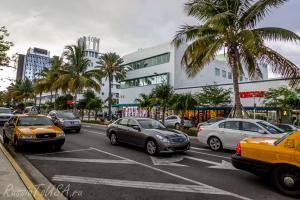 Ещё раз: в некоторых штатах разрешено ездить без переднего номерного знака. Например, во Флориде, что на фото ниже. Оклахома, Индиана, Северная и Южная Каролины, Канзас, Аризона... Всех не вспомню.