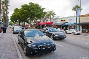 Ещё раз: в некоторых штатах разрешено ездить без переднего номерного знака. Например, во Флориде, что на фото ниже. Оклахома, Индиана, Северная и Южная Каролины, Канзас, Аризона... Всех не вспомню.