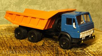 Всегда мечтал, что у меня будет моделька камаз самосвал.
Вырос и купил сыну:)