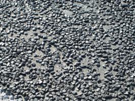 ...СузуКин сын виноват - нарушение скоростного режима, быть может ((( В такую погоду  автомобиль "плывёт-парит" по  водяной плёнке на асфальте... может  водитель неопытный? Дай бог, чтобы обошлось без больших потерь.
Но, если  внимательно отследить ситуацию... Дорожное покрытие новое ... на нем  хорошо кто-то "сэкономил"? Или покрытие не завершено? Может мне это только показалось, но...должен быть ещё  один слой, повышающий сцепление колеса с асфальтовым покрытием. Без него ПДД на этом  участке неизбежны (((