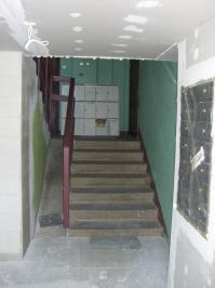 А у нас в подъезде идёт  ремонт. Прямо  старые почтовые  ящики, справа новыЯ ... замурованныЯ ;-)