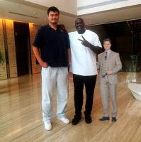 вот интересно они штаны шили на заказ?