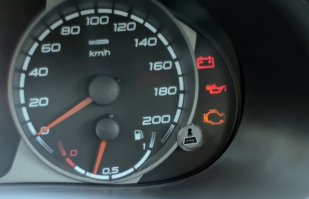 Несколько лет назад по телевизору увидел чудо на ладе в виде усб на спидометре. Тогда у меня сформировалось устойчивое отношение к ваз-у.