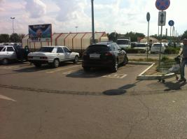 Че  Смарт то бесит, он как раз и стоит так чтоб второй влез :)) Не то что некоторые