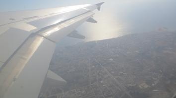 а мне всегда попадается страшно мутный иллюминатор, не то что фотографировать нельзя, видно то с трудом. Вот Латтакия, Сирия.