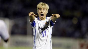 Кореец, забивший России гол, зарабатывает около 5 тысяч рублей в месяц. У Ли Кын Хо самая маленькая зарплата из всех футболистов, участвующих на мировом первенстве.