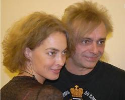 Похожи друг на друга ( муж да жена одна сатана )