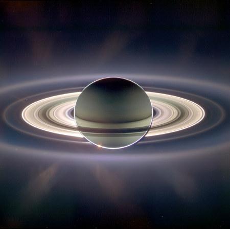 Кому интересно, чуточку разные пролёты в тени Сатурна:
