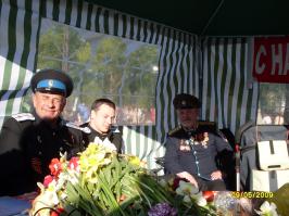 Местные казаки...:) Атаман (с бородкой) сотоварищи.