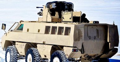 Предлагаю сравнить некоторые параметрв Мбомбе / Камаз Тайфун-К (см. Вики):
- боевая масса, т: 27 / 21
- перевозимый десант, человек: 8 / 16;
- противоминная защита, кг тротилла: 10 / 8.

Имхо, если хочется хорошей защиты, да еще и наличия вооружения, берите БТР или БМП. Тем более, что Мбомбе еще не каждое отделение в себе разместит. Места не так уж много. А положить по днище при додвернувшейся возможности 10 кг взрывчатки вместо 8, думаю, несложно.

П.с. Так и не понял, где там у него плоское брюхо. Вот здесь хорошо видно, v-образное.