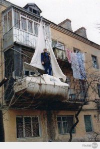 В двоём с сыном, да их там целая толпа. Евгений Гвоздев готовится в третье кругосветное