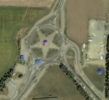 Под Усть-Лабинском (Краснодарский край). В центре пентаграммы - пост ДПС.