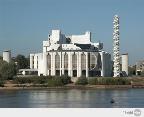 Здание областного драмтеатра (1987) по проекту В. Сомова, который, кстати, преподавал у меня архитектурное проектирование :)