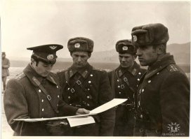 На фото где сидят вчетвером, справа мой начальник разведки А.Щербаков. А здесь он в Герани: