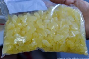 Вот тут похоже на курагу!
А на следующей, скорее уже не леденцы, а ананасовые дольки сушеные!
а шарикомашинка вообще на пельменницу смахивает