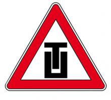 Блондинка за рулем