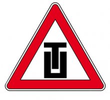 Пьяная девушка влетела в автомобиль ДПС и попыталась убежать