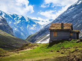 Ну-ну, в одиночестве: вокруг же город!
Вот где одиночество будет качественным: