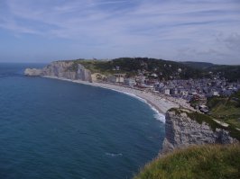 Это черные и белые скалы .